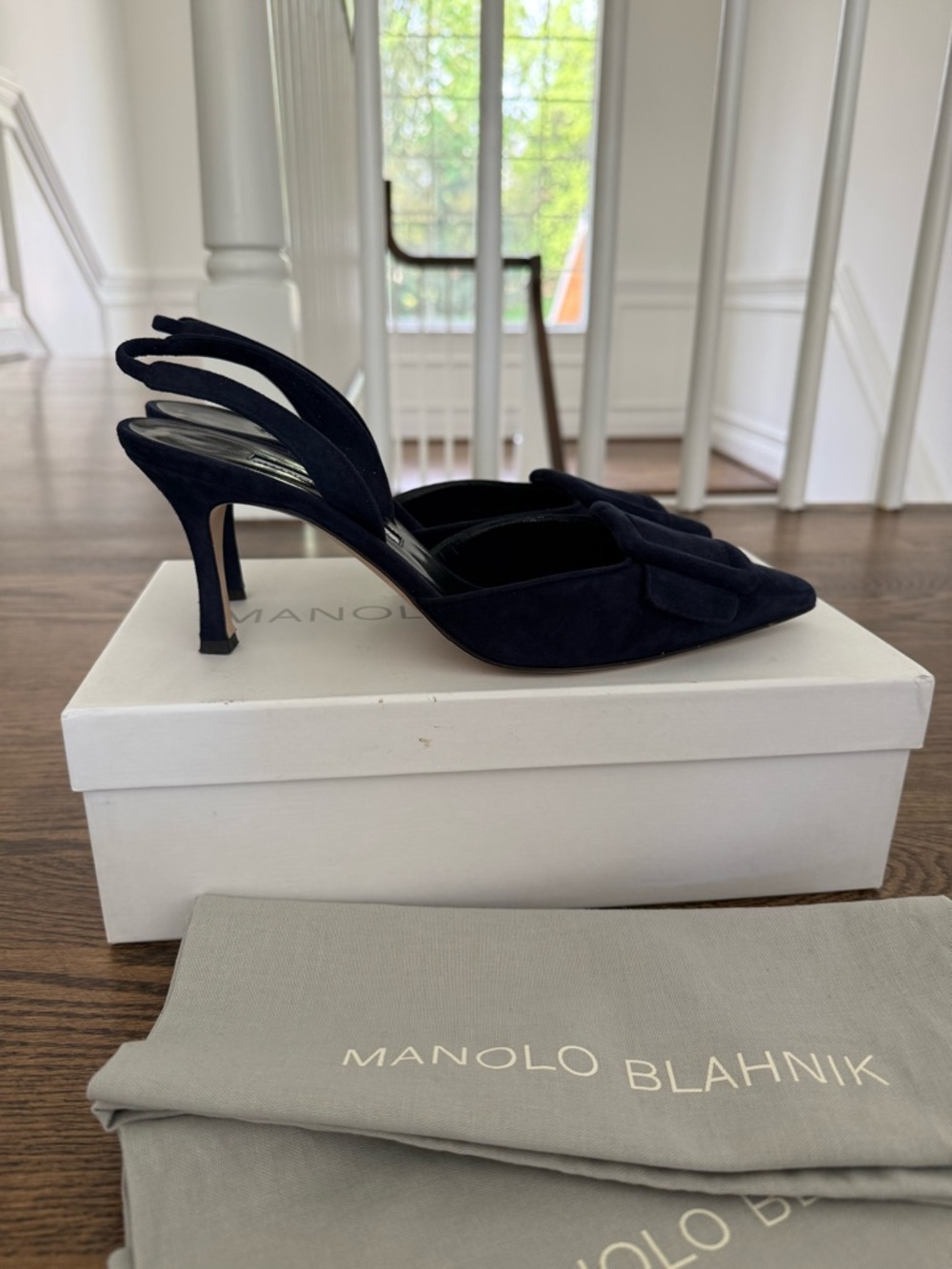 Manolo Blahnik Maysli Navy Suede Slingback Pumps. 8.5 - Picture 2 of 4
